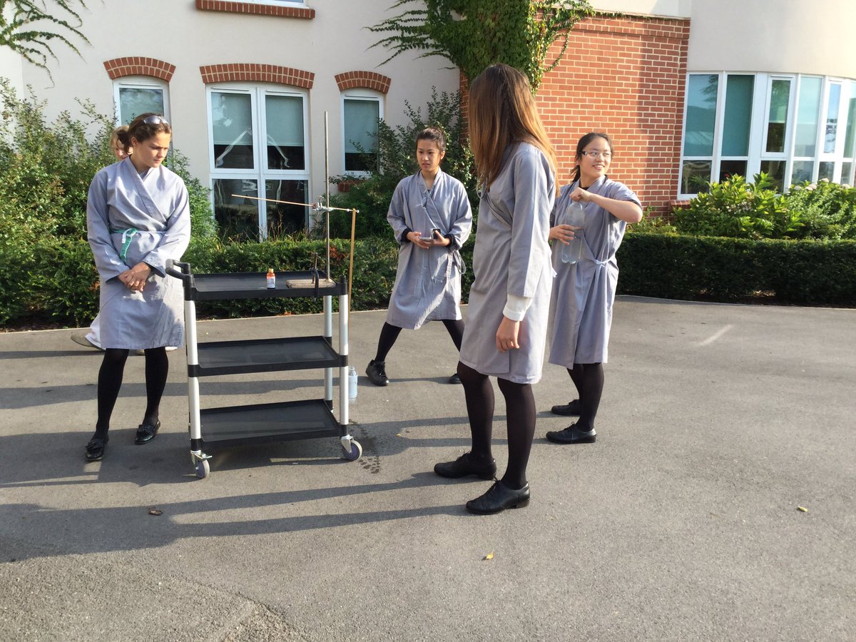 SG_STEM's tweet photo. @TakeOnPhysics @sherbornegirls meet "Plotty" the SHM graph plotting machine...@SG_Mulliner https://t.co/bDFGa4jSXw