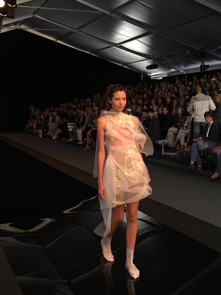 MFSHOWLIVE's tweet photo. Espectaculares las últimas salidas de @Roberto_Verino #TRESemméMFShow #MFSHOWnow https://t.co/lOZPGfWnum