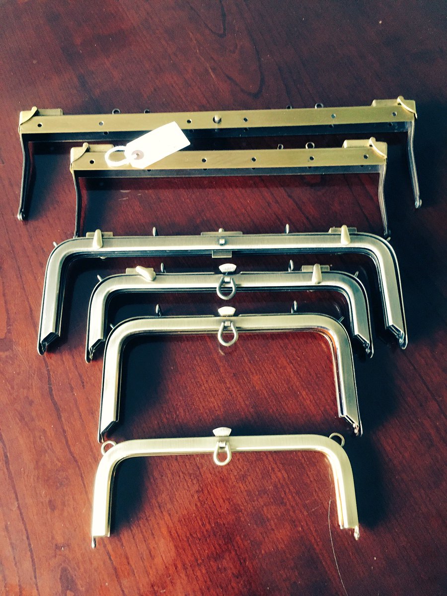 carpet_bags's tweet photo. Frames frames frames for our #framed #carpetbags! #handcrafted #madeinEngland @MakeItBritish @UKmanufacturer #bags https://t.co/RVAOMaFBdj