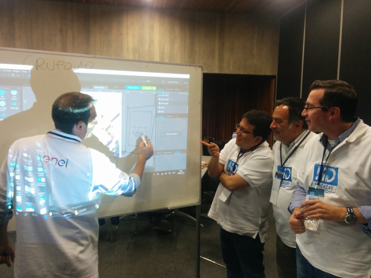 micahortuzar's tweet photo. Motivados! #coding en el segundo día del #Hackday de #EresDigital @EnelGroup en @CentroinnovaUC https://t.co/MxIM0EyozK