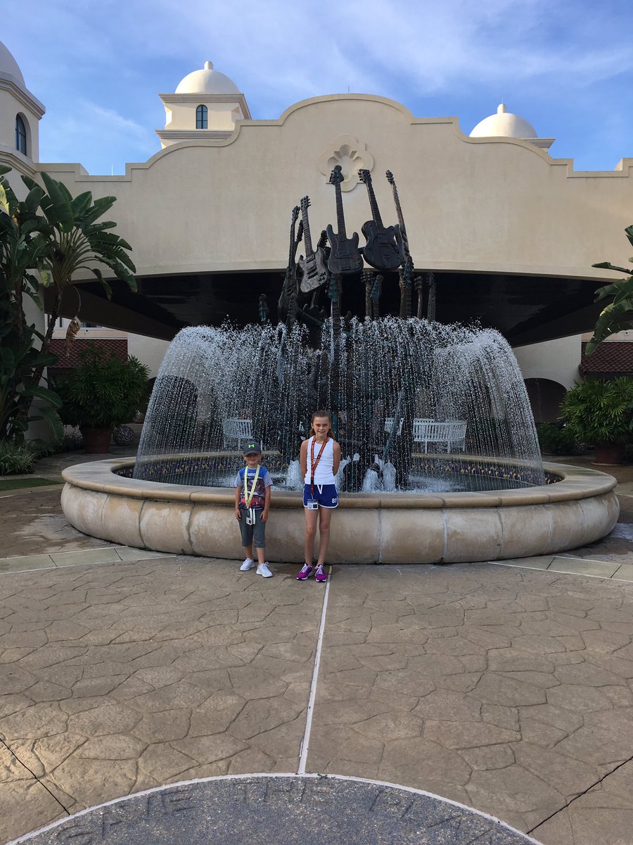 daniellequinny's tweet photo. #hardrockhotel #Rockstar https://t.co/vbKMPhHhn7