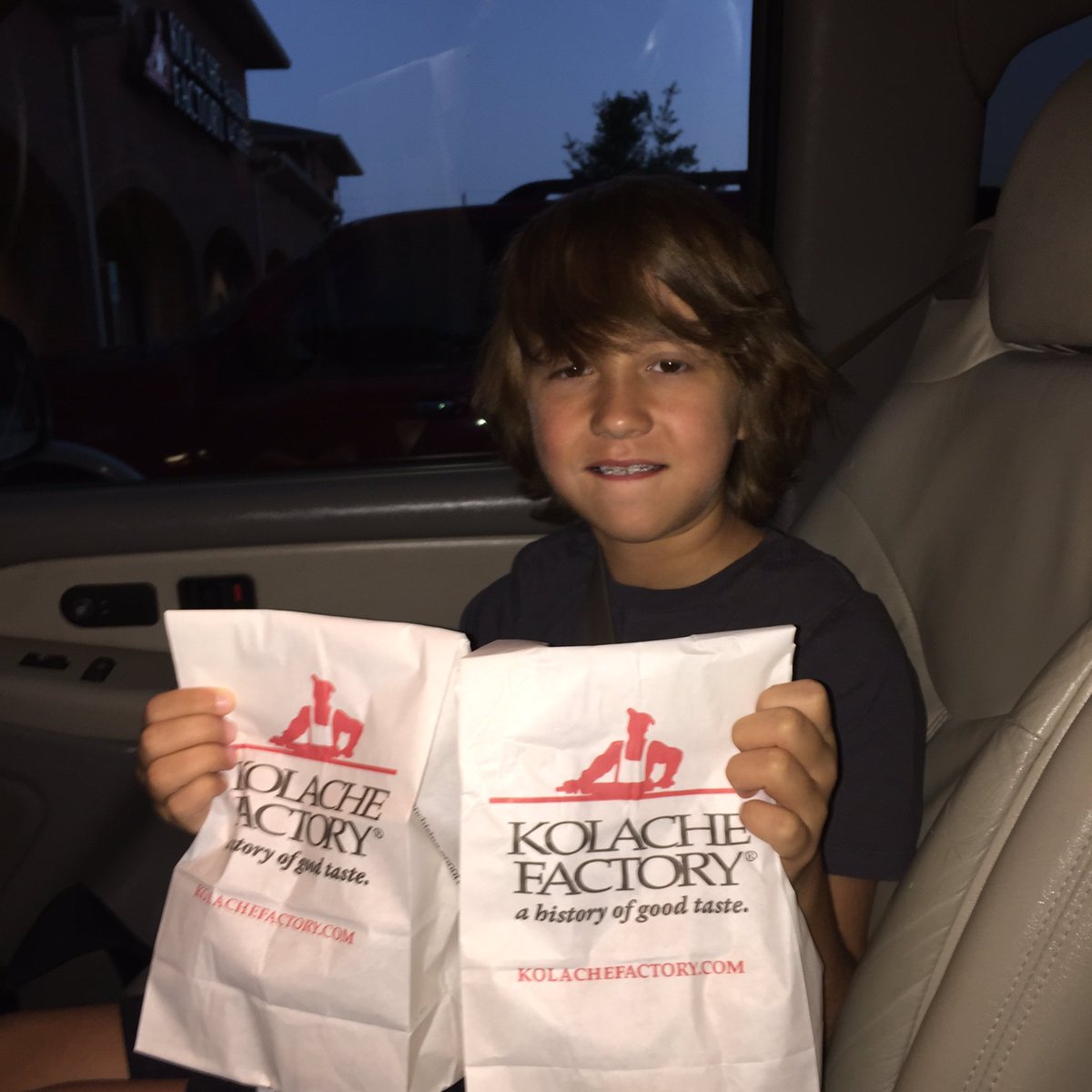 htritico13's tweet photo. #areyouDTR Spreading joy in honor of Travis. Happy Birthday! https://t.co/jhsvhTtmB6