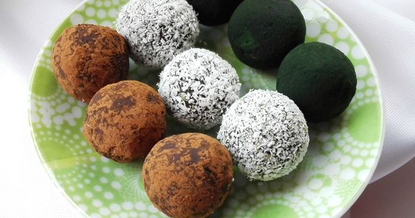 healthy2_living's tweet photo. https://t.co/yWQk9CHV7T Delicious Raw Spirulina Truffles #veganrecipes #vegan #vegetarian #recipes #recipe #Meatle… https://t.co/YkUct2uJhj