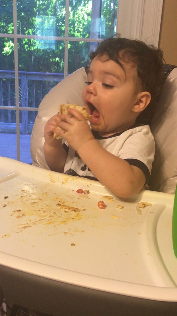 pelleburrito's tweet photo. When you have your first burrito from Taco Bell and you realize it's BAE 

@DstoneJones https://t.co/CkeDmUdzUQ