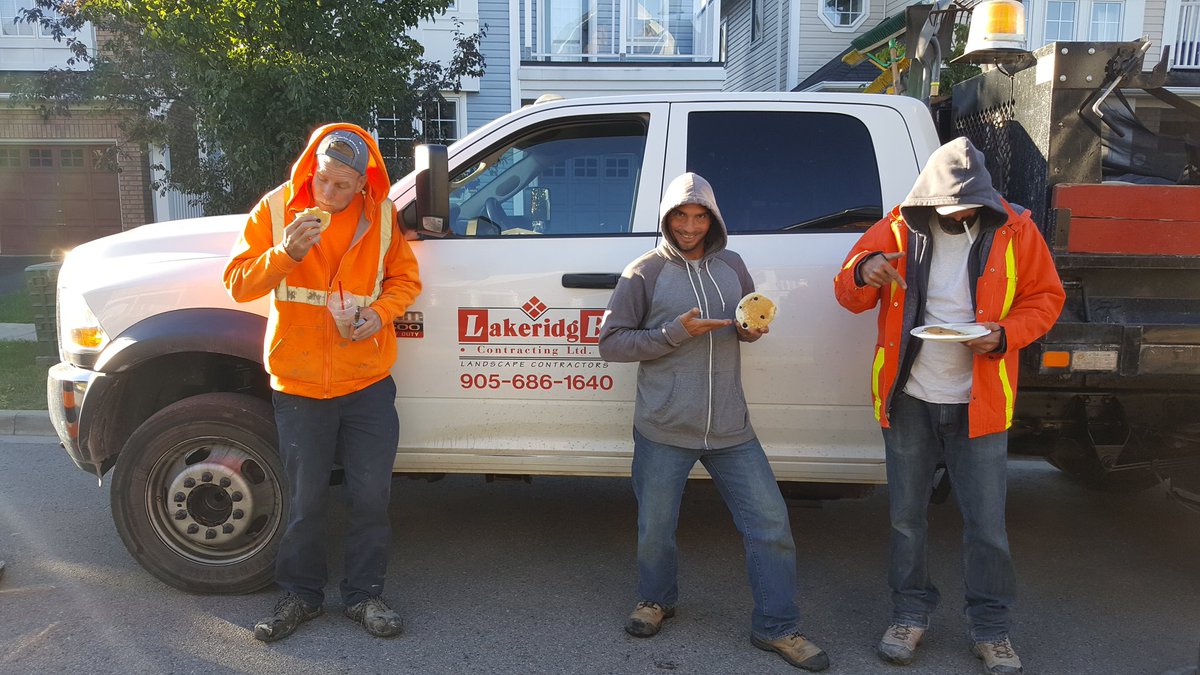 Big thanks to <a href="/envirobondwes/">Wes Henderson</a> <a href="/ArntsTopsoil/">Arnts</a>
for making breakfast #blueberrypancakes
#ENVIROBONDMOB
#LAKERIDGEBRIGADE