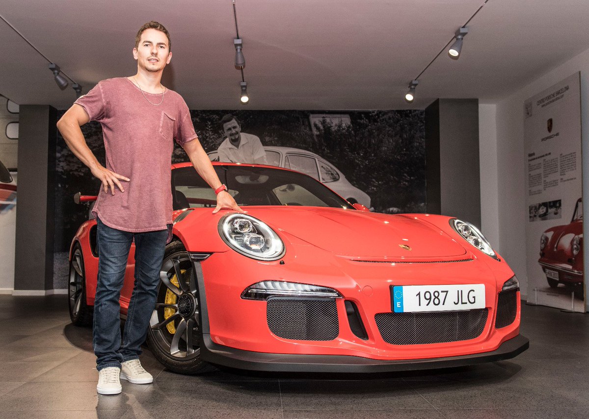 lorenzo99's tweet photo. Feliz de poder estrenar mi #porschegt3rs.Lo guardaré con orgullo en mi colección.Gracias @PORSCHE_BCN por la entrega https://t.co/q2ypXiSNyX
