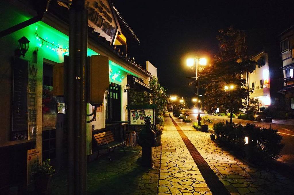 Twitter पर くーろん 温泉街 夜の散歩は楽しいね 加賀市 山中温泉 石川県 温泉街 昼間はクマのぬいぐるみがいた T Co Ms3atsfzvj