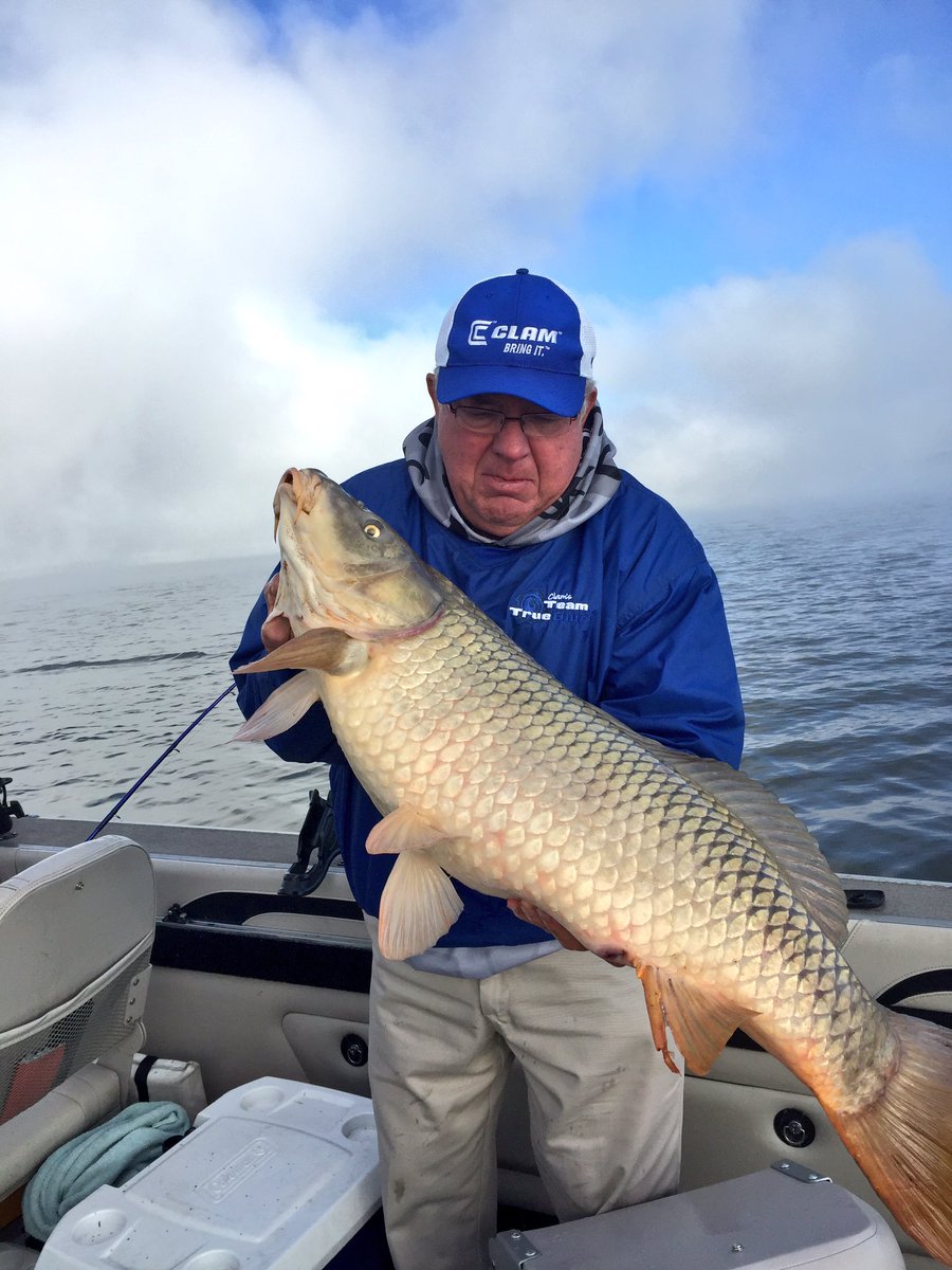 curvesincamo's tweet photo. Dave Genz and the sucker that wasn't a snag #cha #Aglow2016 https://t.co/Ow8prZtczF