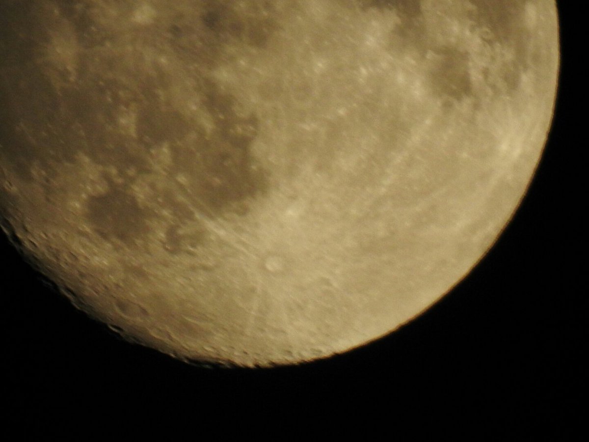 MiOSReport's tweet photo. Wednesday night Harvest Moon! https://t.co/kUitE8mK0l