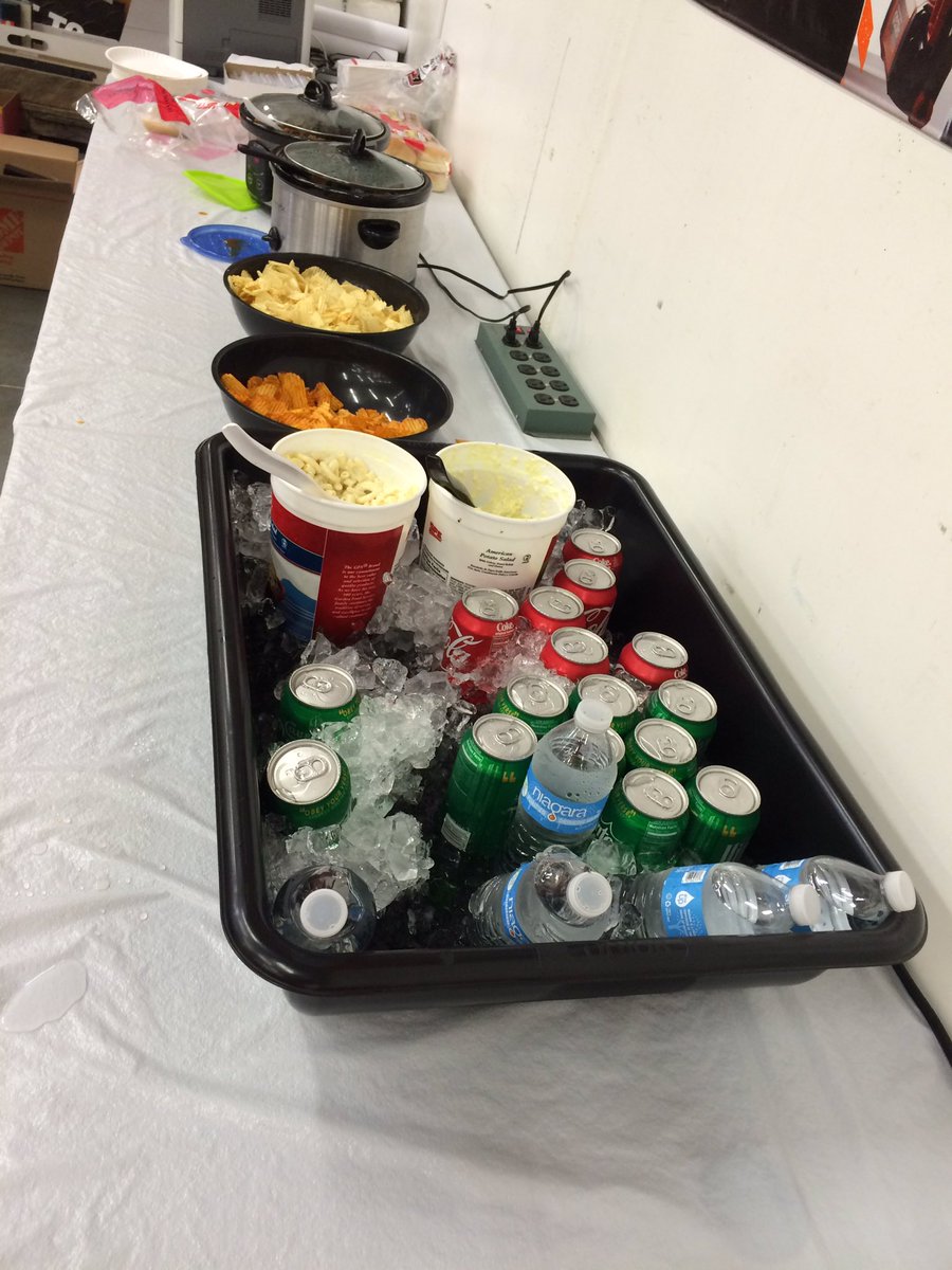 RyanSkuse's tweet photo. Pro appreciation @ 2780 going full swing!  #Great food &amp; prizes https://t.co/B12fNen01i