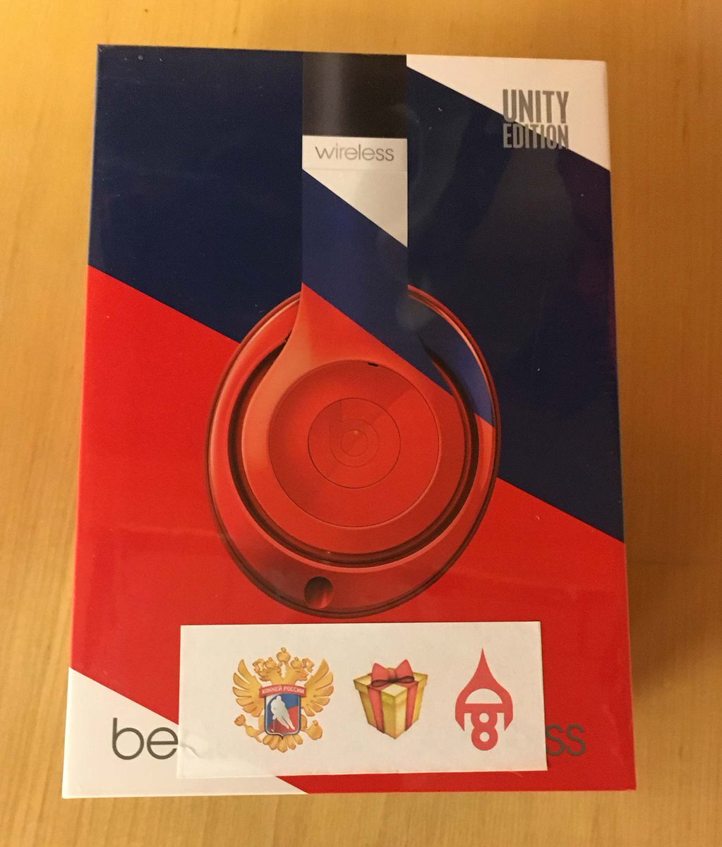 rmnb's tweet photo. Here's a closer look at the @beatsbydre headphones Ovi gave his teammates https://t.co/Gs5wMe01Ly #unityedition https://t.co/9Tcm5uCDuU