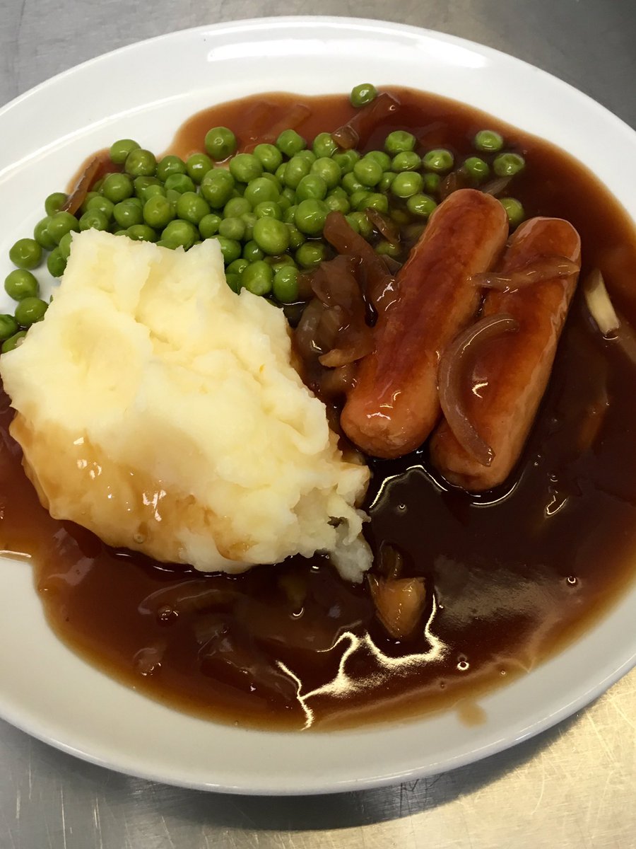 Gemmachance's tweet photo. Sausage, mash, peas and thick onion gravy. https://t.co/egzBRXPdj7