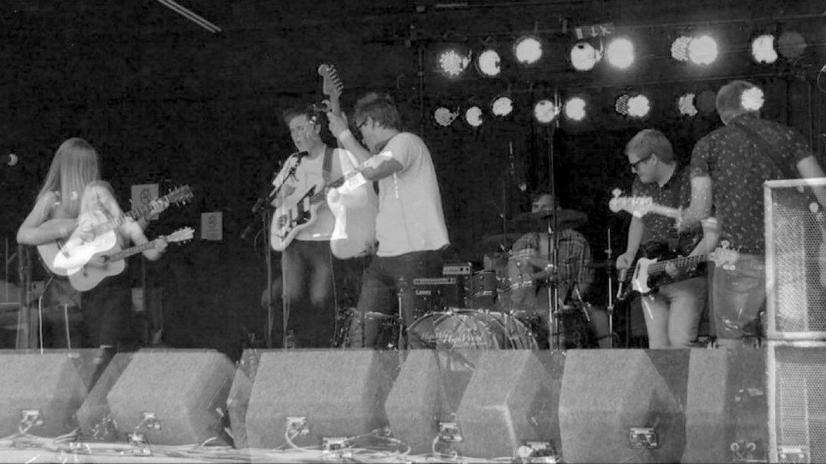 Northern beauties <a href="/sux_blood/">SUX BLOOD</a> are bringing noise, grunge and beats. Take a good old listen bit.ly/2bVYs8X