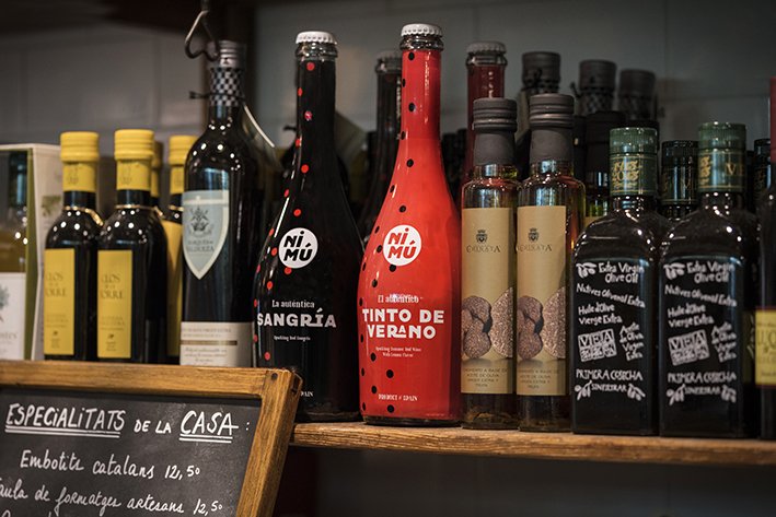 sangrianimu's tweet photo. Ya queda menos para el fin de semana. No olvides de coger la #nimú de la estantería. #Sangria #tintodeverano https://t.co/Lo0IUTjiDn