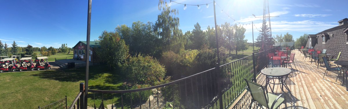 WalkerHeat's tweet photo. Fall colours starting at the Course #fall #rollinggreen https://t.co/mUfAaMqg5E