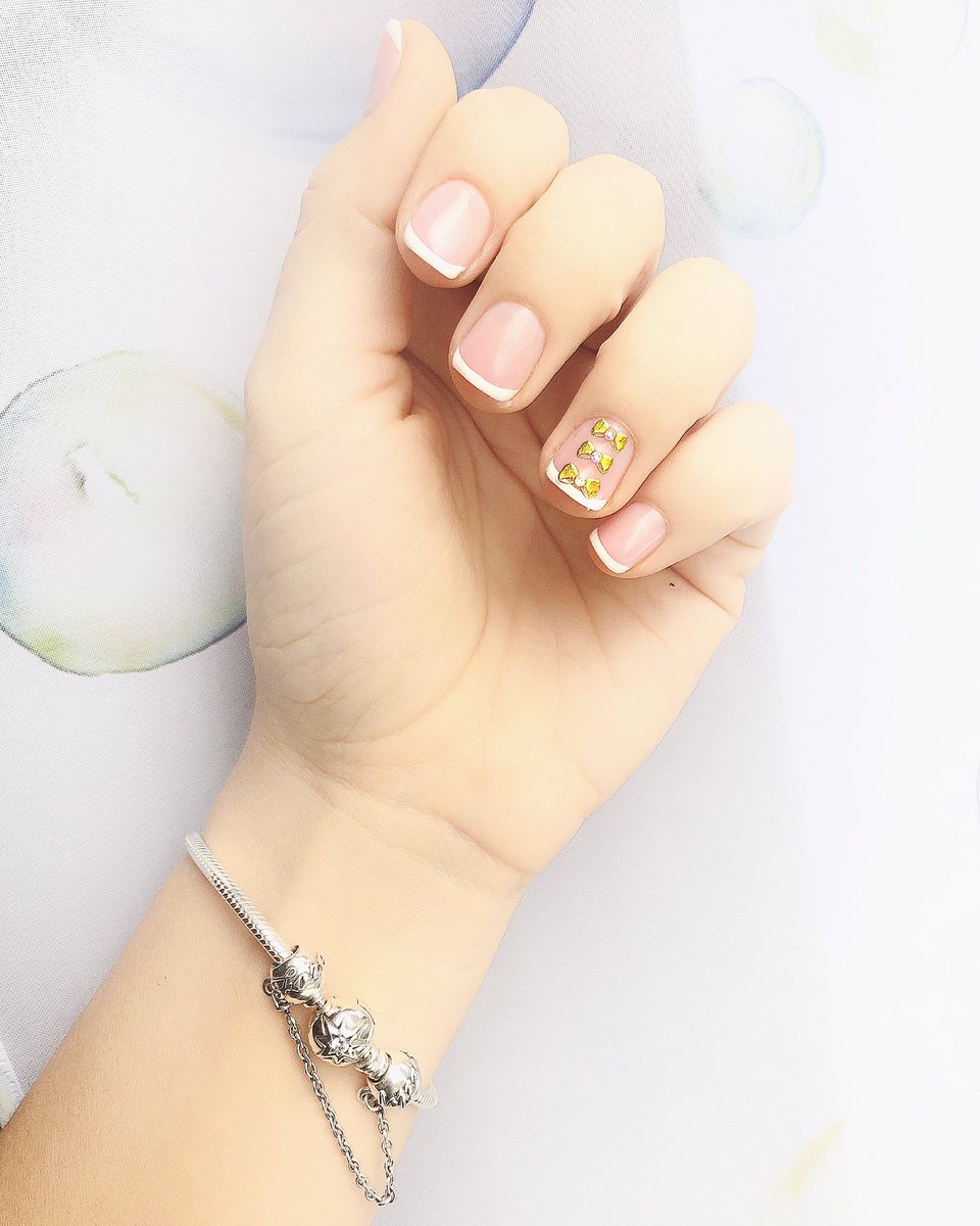 AleivanovaStyle's tweet photo. Hoy soy una niña consentida 😋💁💅💍 https://t.co/9URQegh7bw
