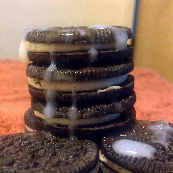 EddoGay's tweet photo. Qué rico, necesito que mi crush me dé galletas con su leche 👅 #desayuno https://t.co/EtI8ykCxOI