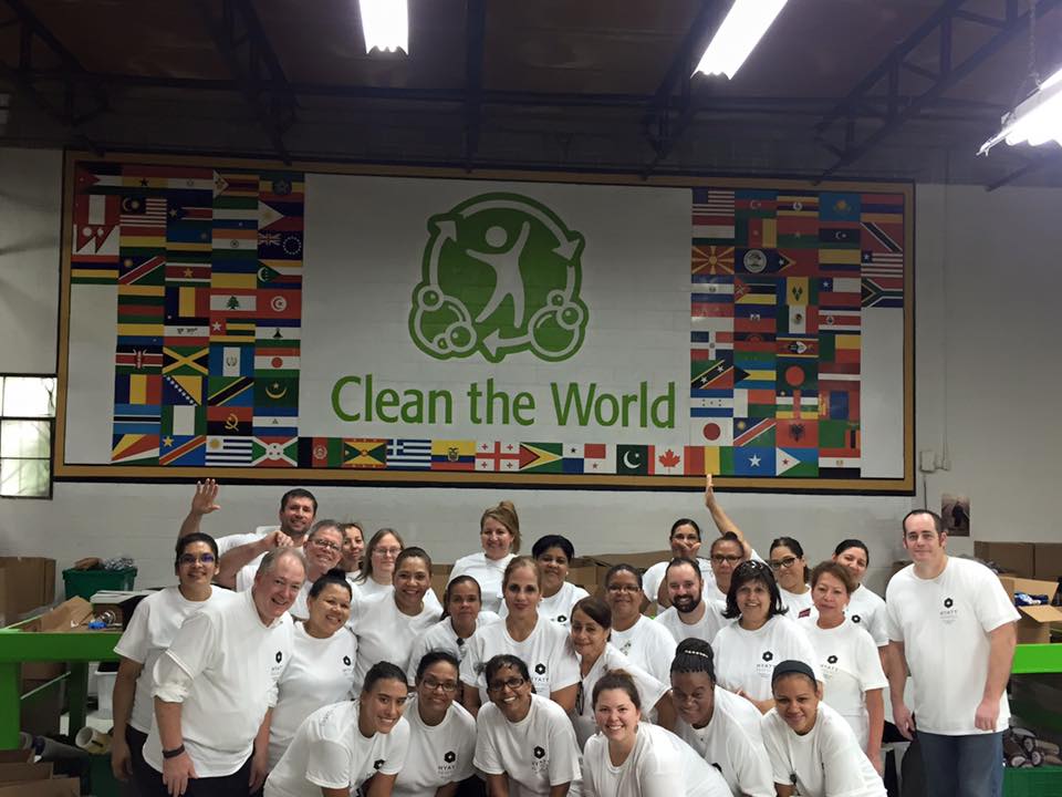 HyattOrlandoAP's tweet photo. Hyatt Regency Orlando Int'l  Airport was volunteering at the Clean the World warehouse! #soapsaveslives #HyattMCO https://t.co/fgNIeCTa7a