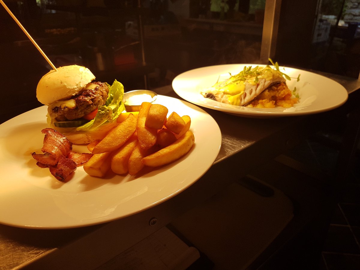 BathLodgeCastle's tweet photo. Chef Zoe`s special Homemade burger and Fillet of Haddock. We are open for everyone @BathLodgeCastle @LoveBurgers2 https://t.co/AgXESvEJpo
