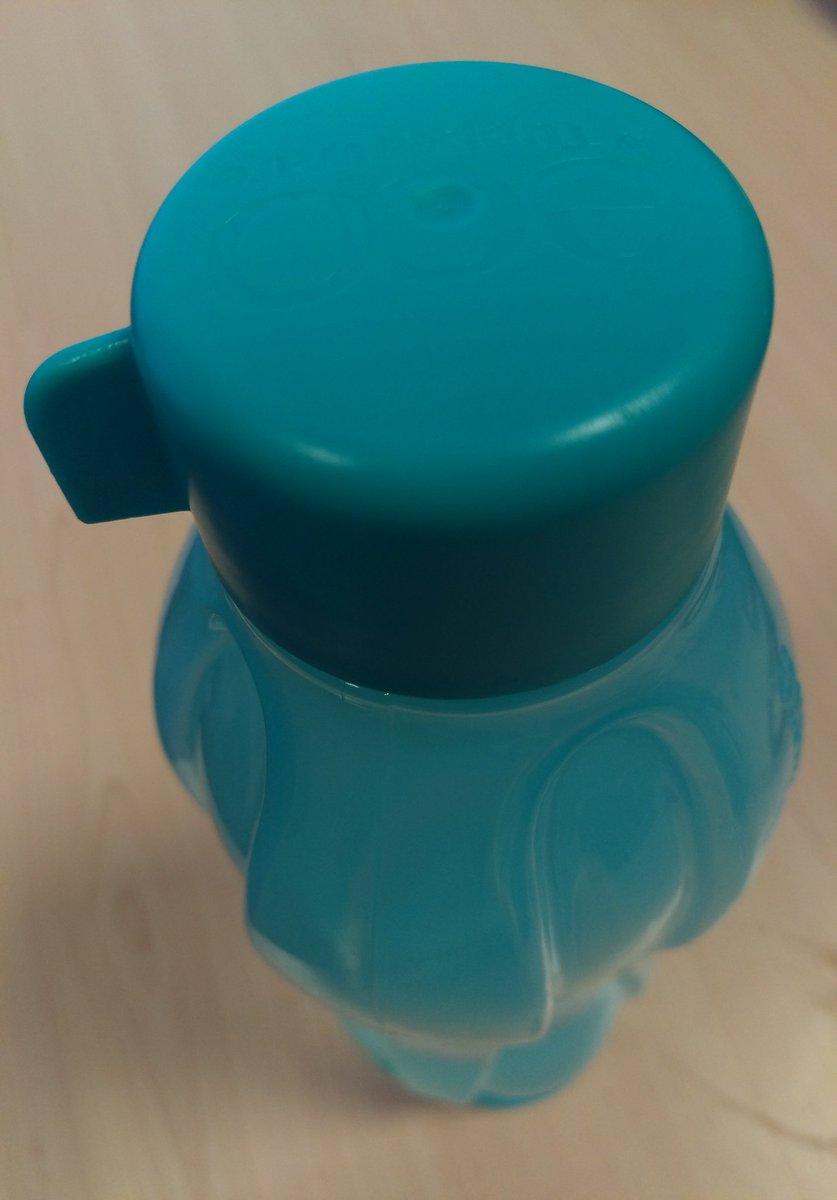 SarahMaleve's tweet photo. @researchrun De enige voorbereiding die nog rest, water drinken! #researchrun #kuleuvenr&d3 https://t.co/NmkewrCZSU