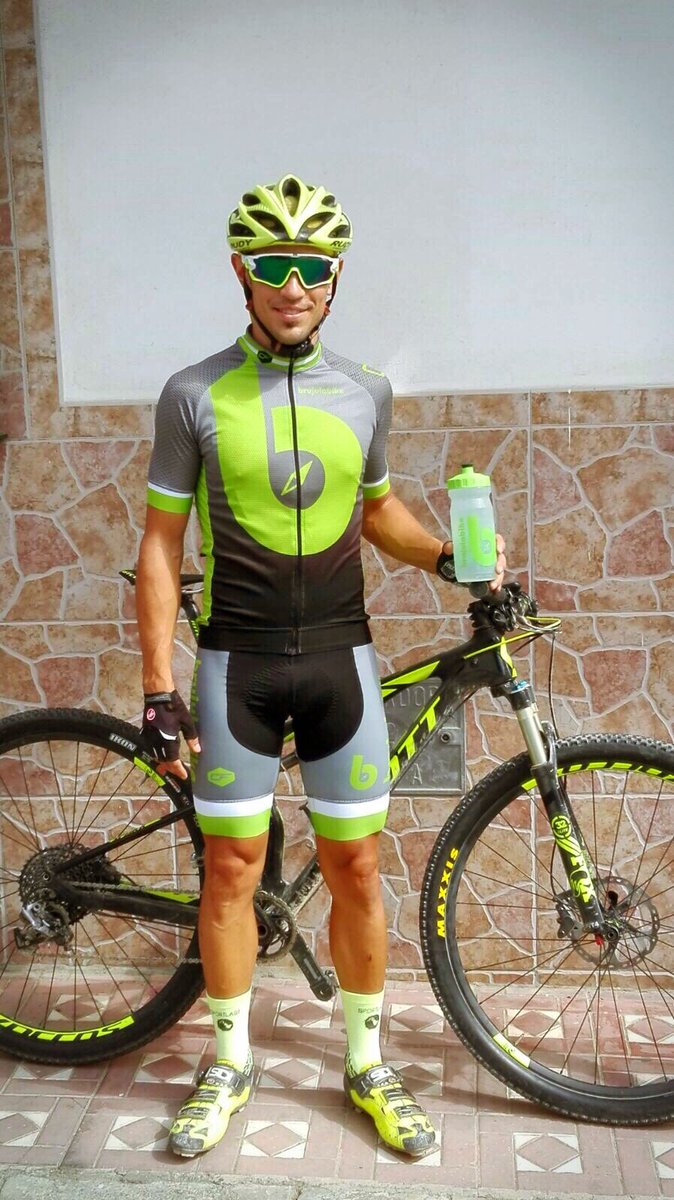 brujulabike's tweet photo. @David_88_re ultima los entrenamientos de cara a la Bergüeda Bike Marathon. #BrujulaBike #Nutrepro #Sponser https://t.co/9upvirMdia