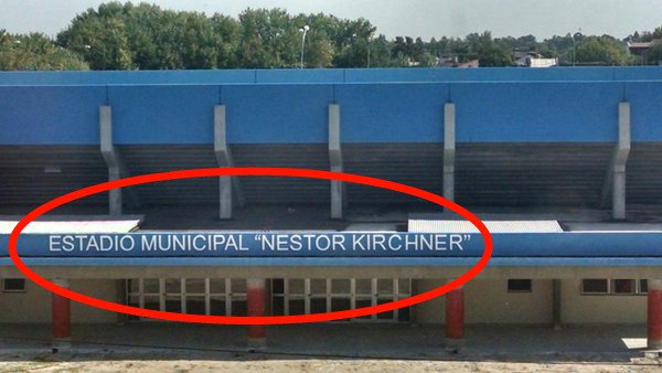 vocerodequilmes's tweet photo. Por orden de @YoSoyMartiniano se le quito el nombre de #NestorKirchner al microestadio municipal #ProscripciónK? https://t.co/iSfowpAVdK