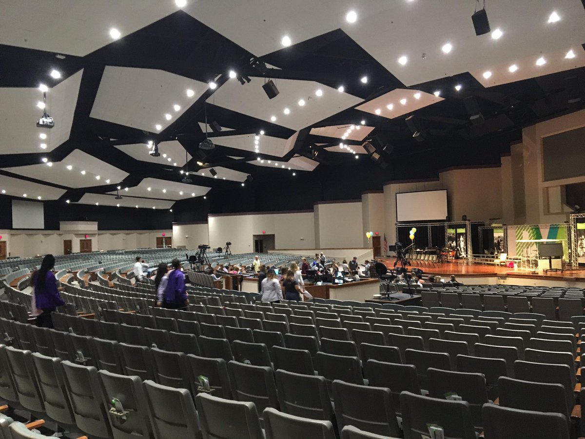 mattbellace's tweet photo. Today's office at the Northland Youth Leadership Summit in MO. #WhatsWorthMO #NYLS2016 https://t.co/LmoffWpsZ9
