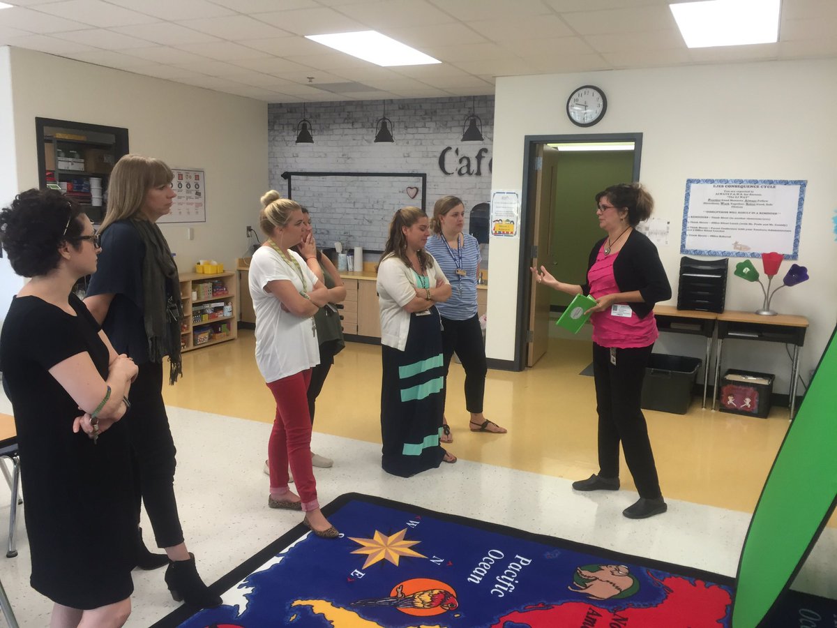 LeslieScarpa's tweet photo. Ed technology PD w/@ijustkeepswimn #technologyclassroom @EJJaguars @Fulton_TitleI @FultonCoSchools https://t.co/XBaLJgEdnt