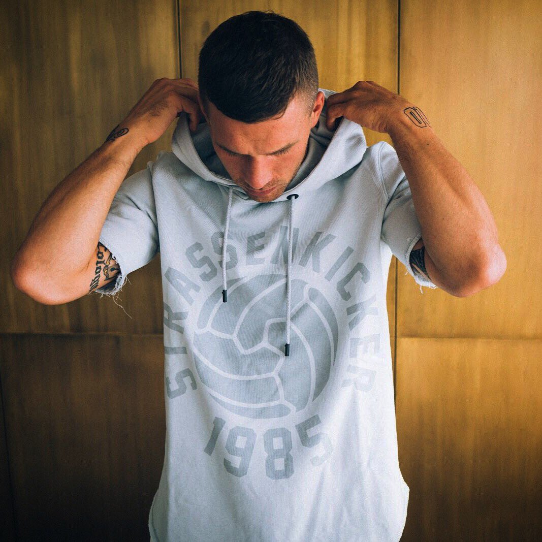 Lukas Podolski Com I Know You Re Missing Me Poldi Strassenkicker Cimbom Gazver Strassenkicker T Co 4cagnm9rry Twitter