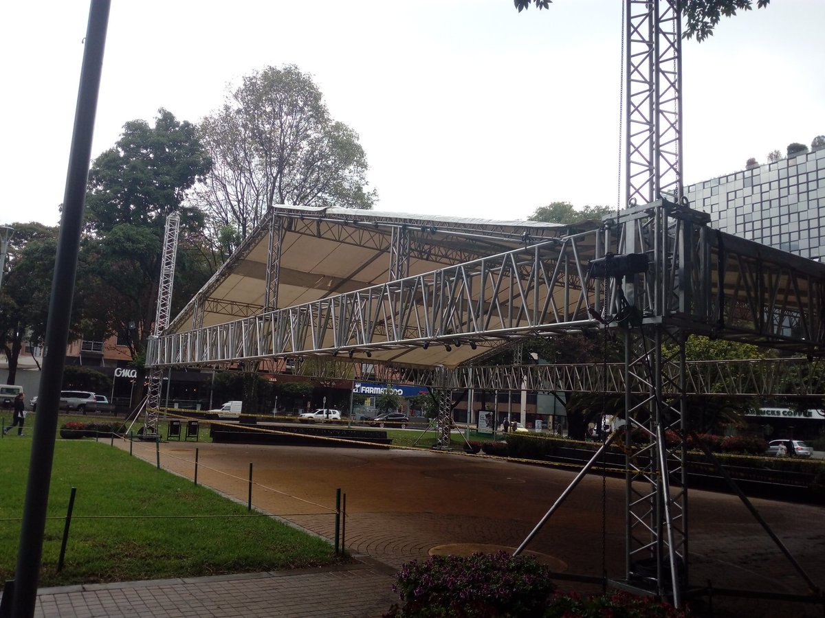 tempolight's tweet photo. #parquesimonbolivar https://t.co/J71aPwjKPl
