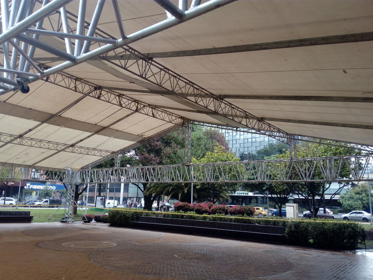 tempolight's tweet photo. #parquesimonbolivar https://t.co/J71aPwjKPl