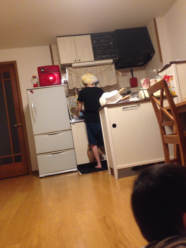ta_71591's tweet photo. だっさい服装や 昔は寝間着も可愛かった
わいはショックや https://t.co/vd9porXT0L