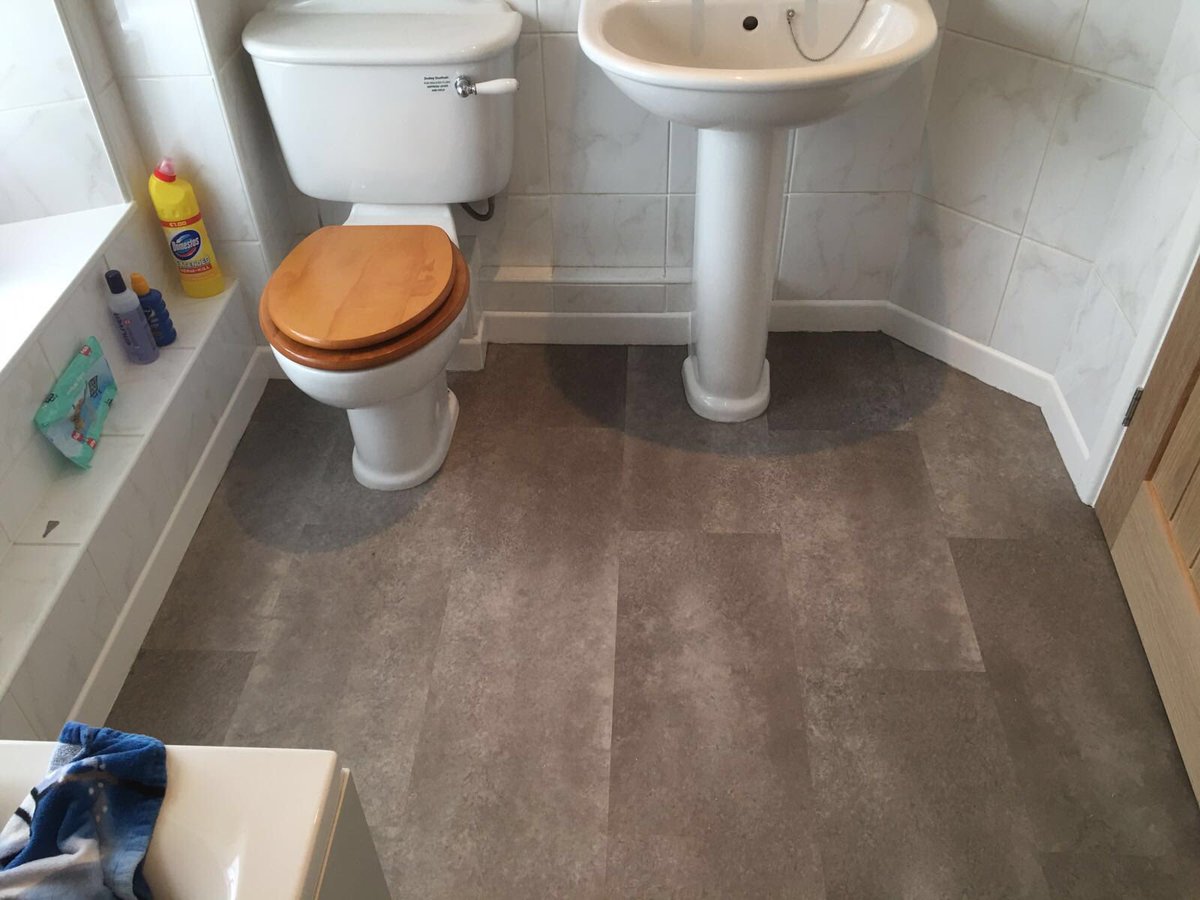 FirstForFloors's tweet photo. @GroupTarkett #ID30 LVT tiles fitted in #bathroom. @SimonTarkettUK ๐ https://t.co/JDPQ9ymGzm