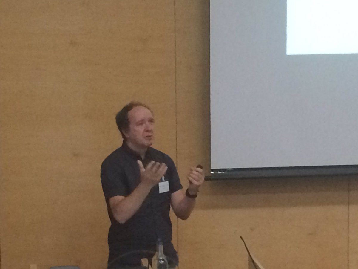 NatalieMestry's tweet photo. Dr Ed Redhead presents research on spatial cognition that uses virtual mazes #SoNG2016 @SotonPsych @CVC_Southampton https://t.co/0WV9rRR1TT