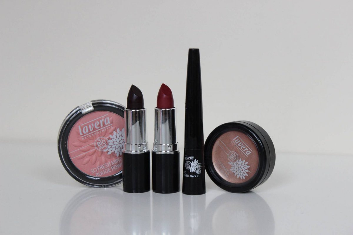 LaveraOfficial's tweet photo. .@AlbertineSarah thanks for highlighting our make-up picks as part of #OrganicSeptember https://t.co/rjkshgsrhQ https://t.co/n5ttSpMaFX