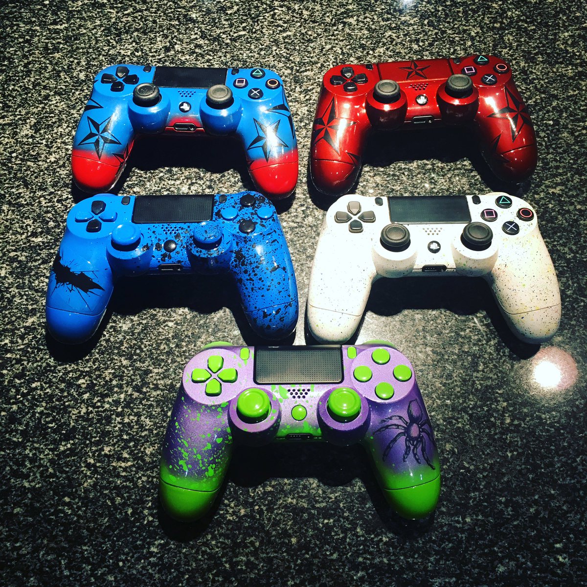 PiXeL_Customs's tweet photo. Specializing in custom ps4 controllers #PlayStation #ps4 #playstation4 #customcontrollers #customps4 #gamer https://t.co/9y3nBJLRAC