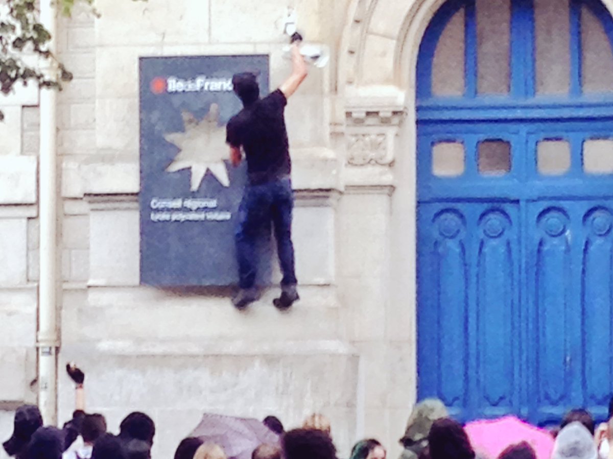 PersonalEscrito's tweet photo. #France: Resistance against state oppression, Sep 15. #manif15sept #LoiTravail #LoiTravailNonMerci https://t.co/13xvvumzFM