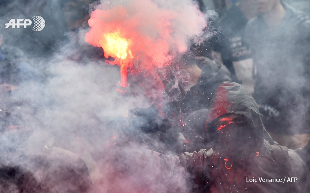 PersonalEscrito's tweet photo. #France: Resistance against state oppression, Sep 15. #manif15sept #LoiTravail #LoiTravailNonMerci https://t.co/13xvvumzFM