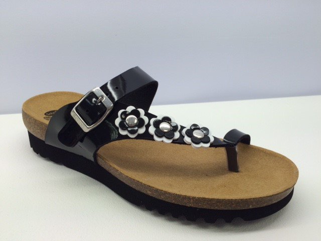 CocoonPartners's tweet photo. #Amazing detail &amp; quality! #Feminine &amp; comfortable! what else is needed! the new #Scholl  #Summer #Sandals #SS17 https://t.co/3GktoZi6re