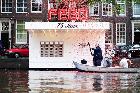 Krokettenkoning FEBO bestaat 75 jaar en viert dit met een Drijf-in automatiek op de Prinsengracht.