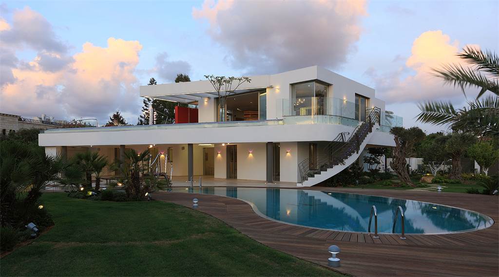 sothebysrealty's tweet photo. Extraordinary Property of the Day: Contemporary Mediterranean Retreat in Caesarea, Israel https://t.co/RD1YPWgl12 https://t.co/dK6IZLwsTU