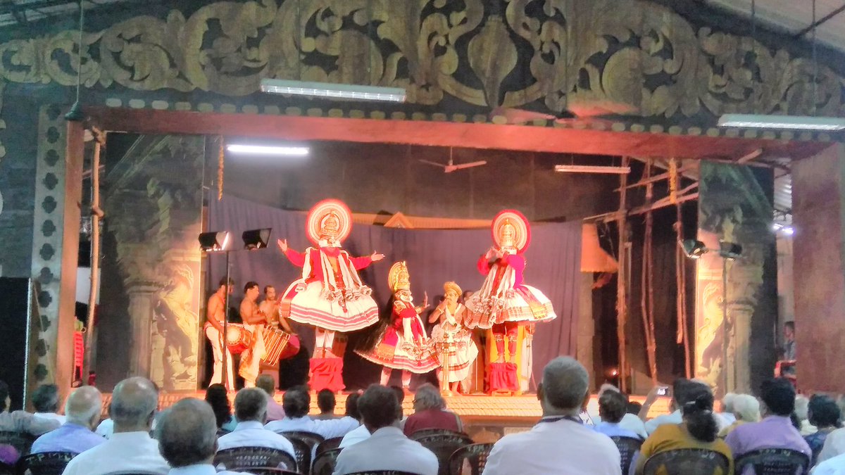 Vigu123's tweet photo. Watching kathakali https://t.co/7vpO0dK3eh