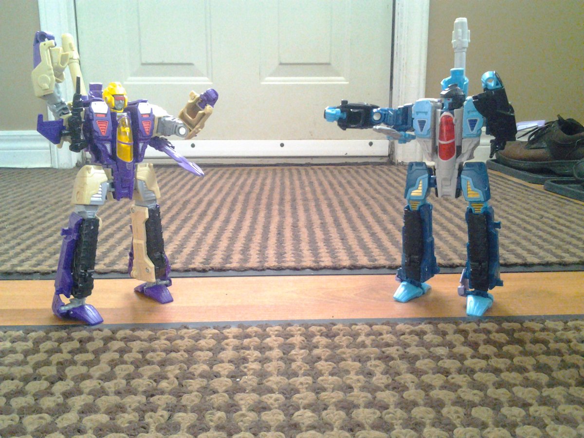 DennisMoulton1's tweet photo. #transformers #doubedealer #blitzwing #shoulderfix explained https://t.co/1PTf4piC0K https://t.co/6P8EoIBbBP