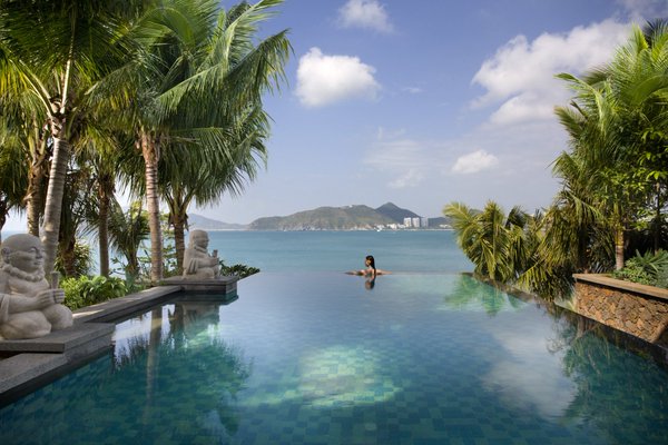 YettioTravelMag's tweet photo. Could it get better than this? #WhereRefreshingBegins #Sanya @VisitSanya https://t.co/KaGX8chPS6