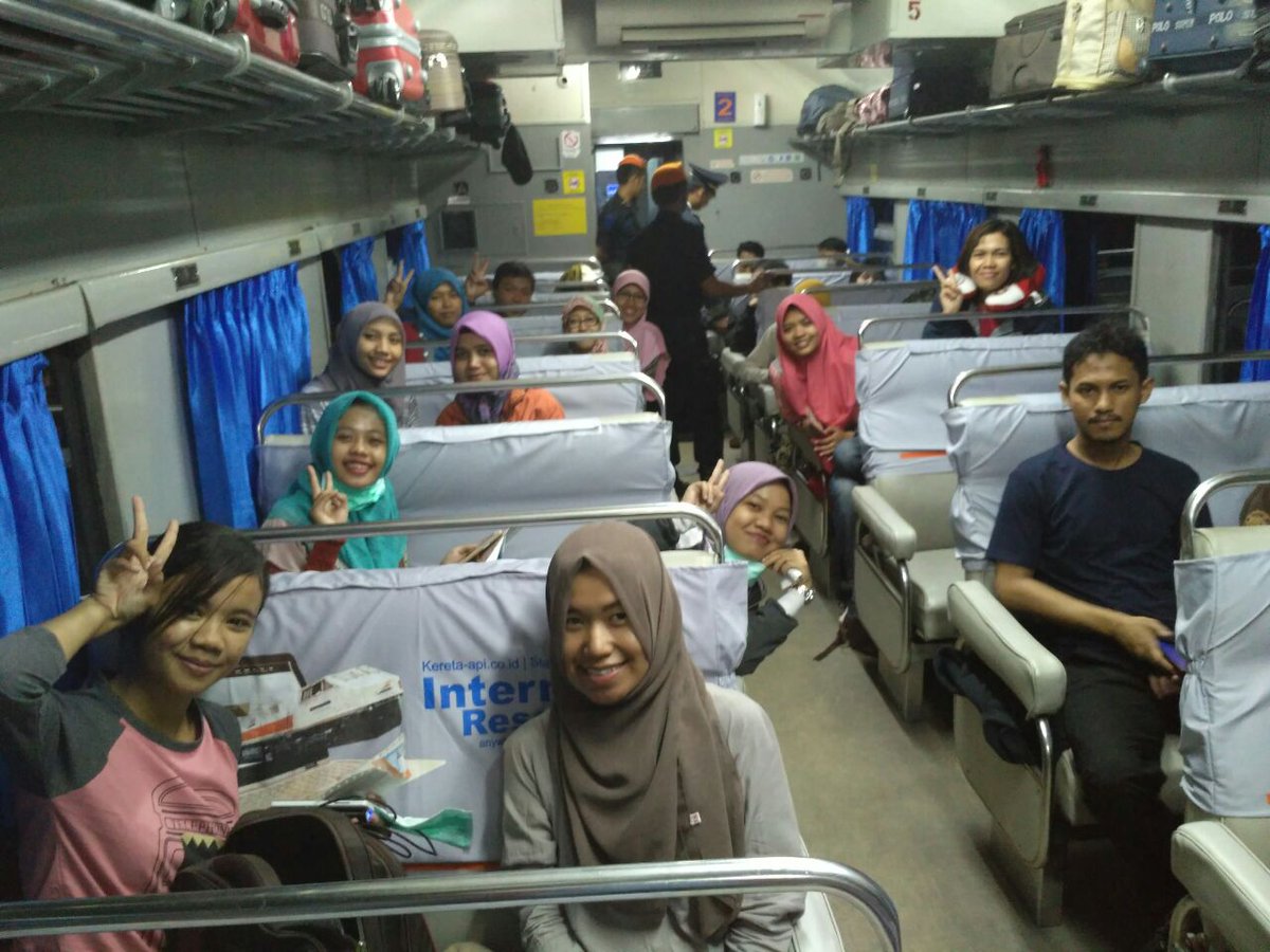 Pk78lpdp's tweet photo. Pasukan jogja cusss WeHa.  Hati2 di jalan ya temanz 😊 https://t.co/25sTKSAEQ8