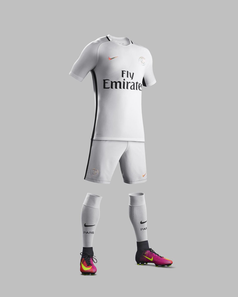 FutjunkieMx's tweet photo. El @PSG_espanol presentó su nuevo y elegante 3er uniforme @nikemexico https://t.co/bY5x4OKifQ