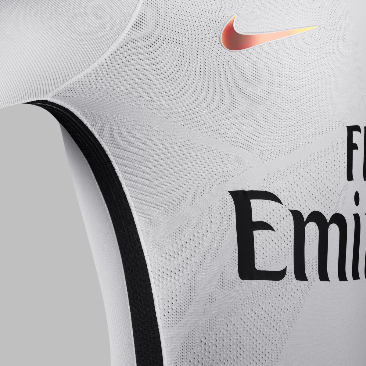 FutjunkieMx's tweet photo. Inspirada en la "Ciudad Luz" la nueva camiseta @nikemexico del @PSG_espanol tiene detalles reflectivos y brillantes https://t.co/SU92qWRkzS