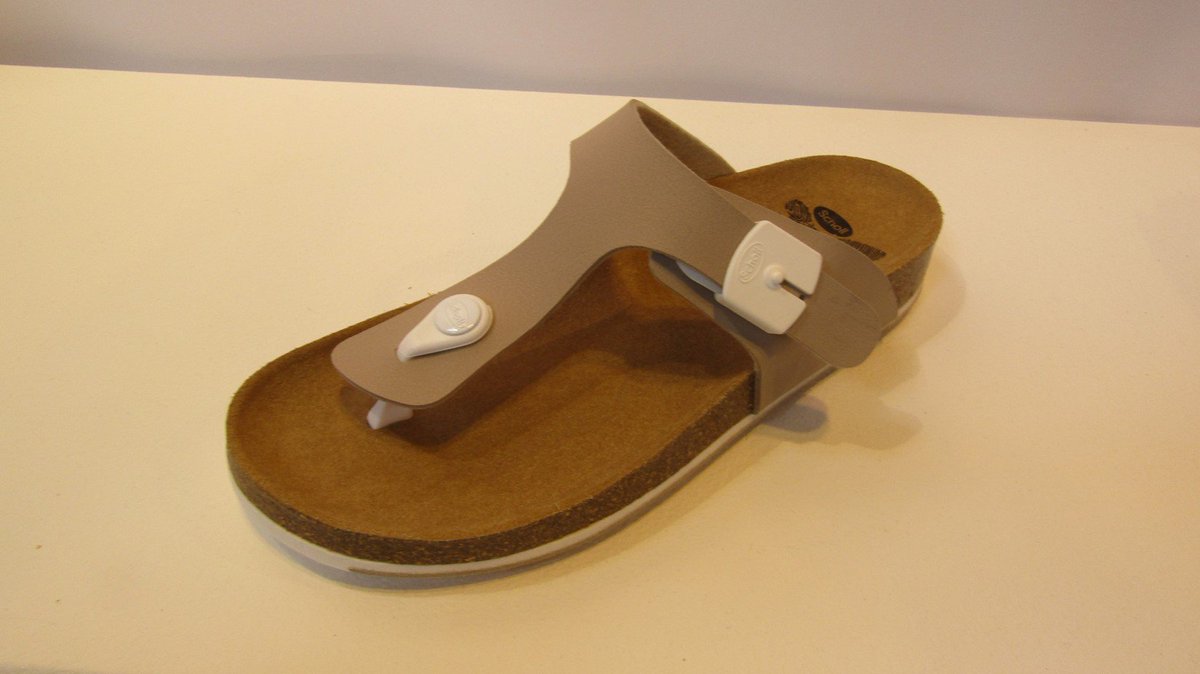 CocoonPartners's tweet photo. Airstep for extra comfort! The stylish quality #Scholl #2017 range! #SS17 #UK #Sandals #Quality #Shoes #Flipflops https://t.co/dsQpSc2Y2N