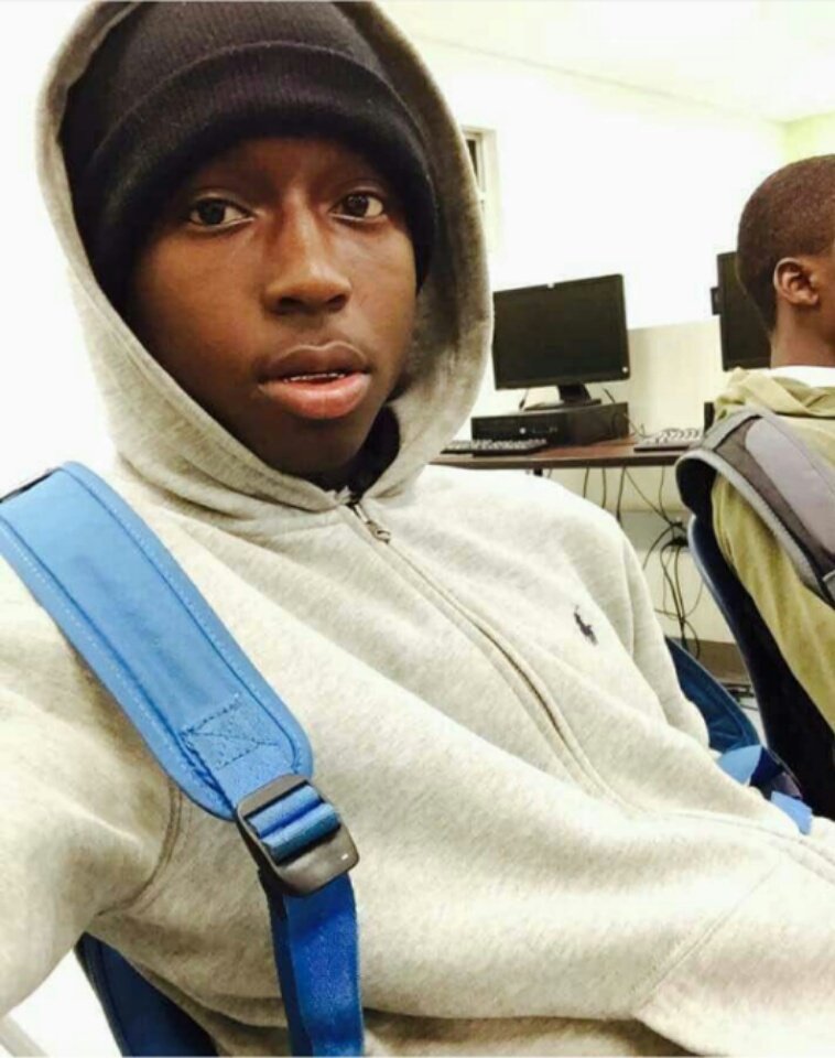 _shaneze's tweet photo. My eyes red and it's goan be that til I see you 😪😪 #RestEasyZay 😘🙏🙏 https://t.co/kFTImmtlYU