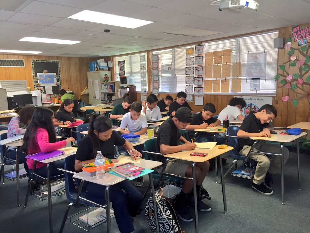 Hispanic Heritage Month Kick offf EOL students working on a Spanish Speaking Country project😍